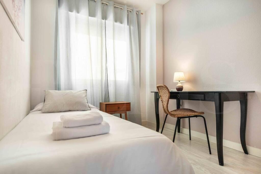 Spacious & Authentic Apartment By Rems Malaga Exterior photo